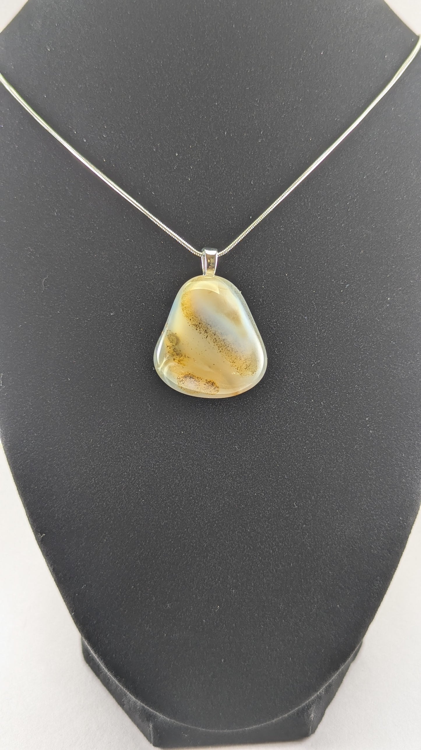 Creamy Agate Pendant