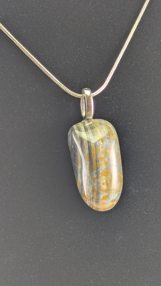 Vabanite Pendant